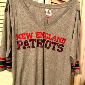 VS Pink Sports tee, Sz M New England Patriots